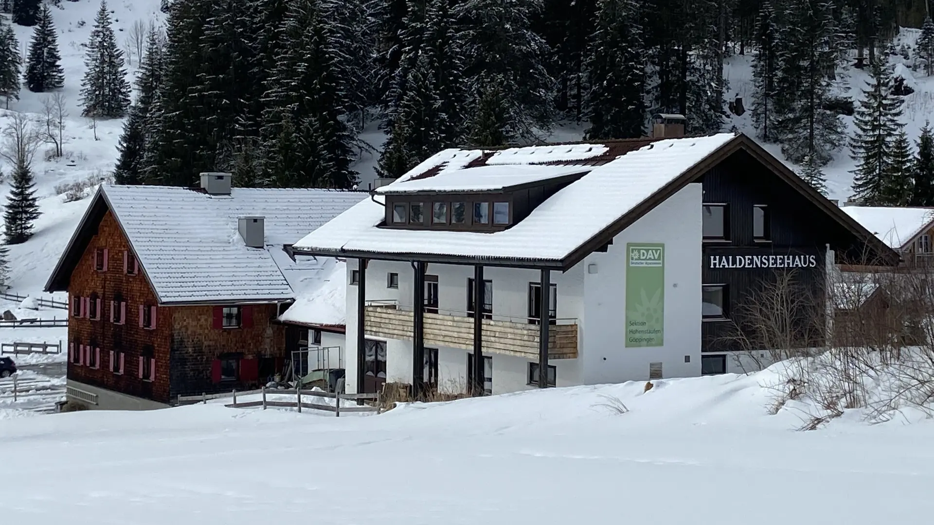 Haldenseehaus im Winter mit Schneekulisse | © DAV/ Sektion Hohenstaufen Göppingen
