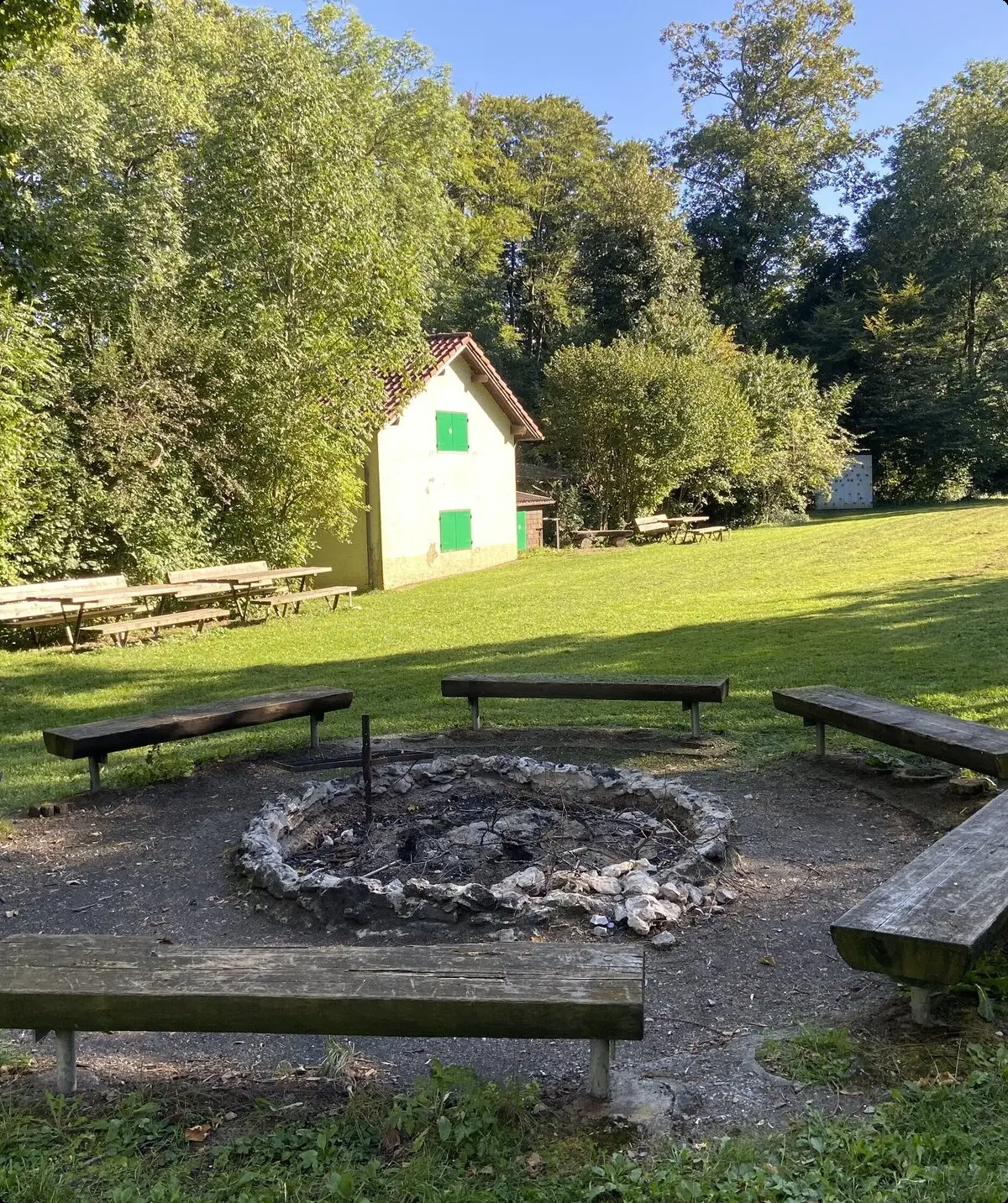 Grillstelle auf der Wiese an der Kreuzberghütte | © DAV/ Sektion Hohenstaufen Göppingen