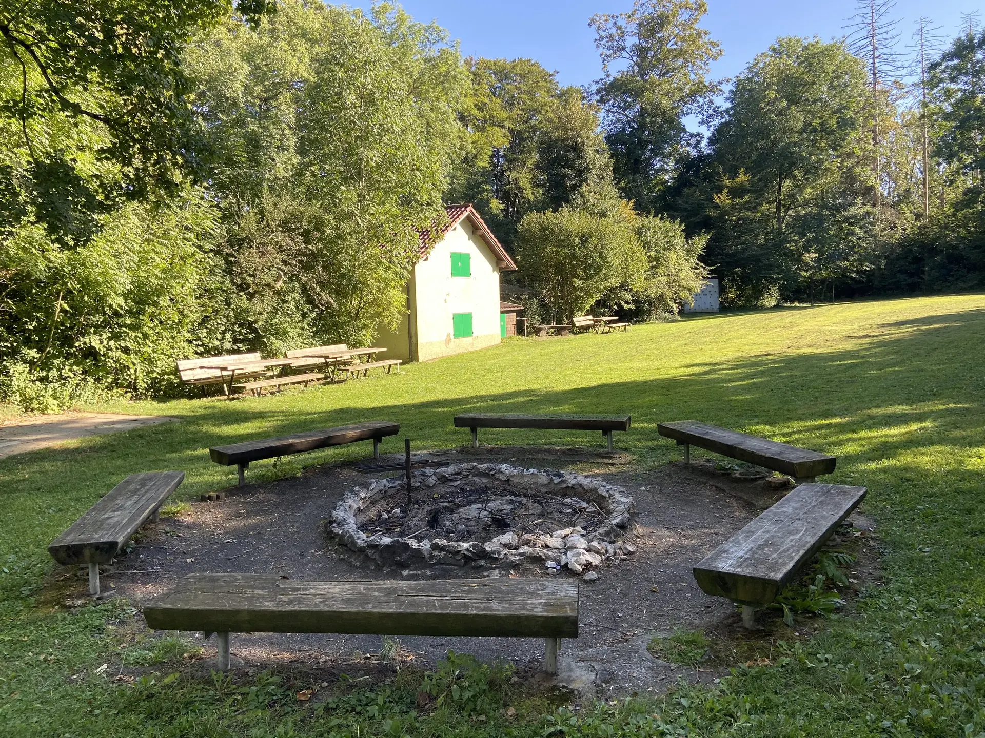 Grillstelle auf der Wiese an der Kreuzberghütte | © DAV/ Sektion Hohenstaufen Göppingen