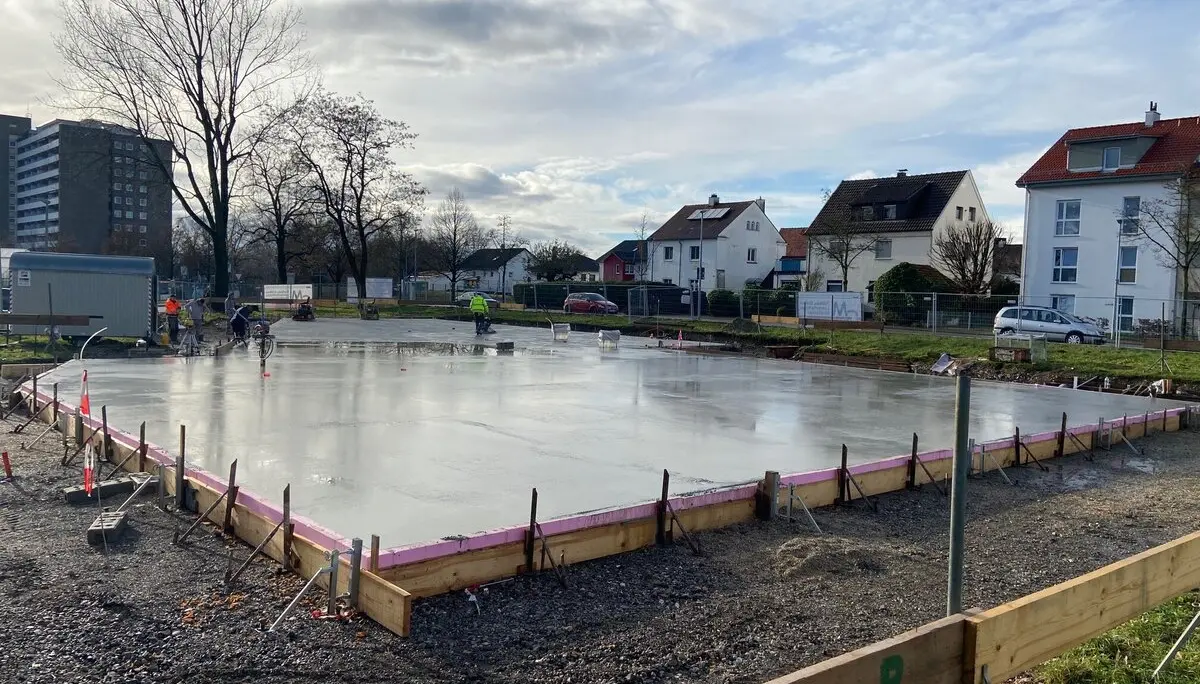 Bild der gegossenen Betonplatte der neuen Kletterhalle als Dokumentation des Baufortschritts | © DAV Sektion Hohenstaufen Göppingen