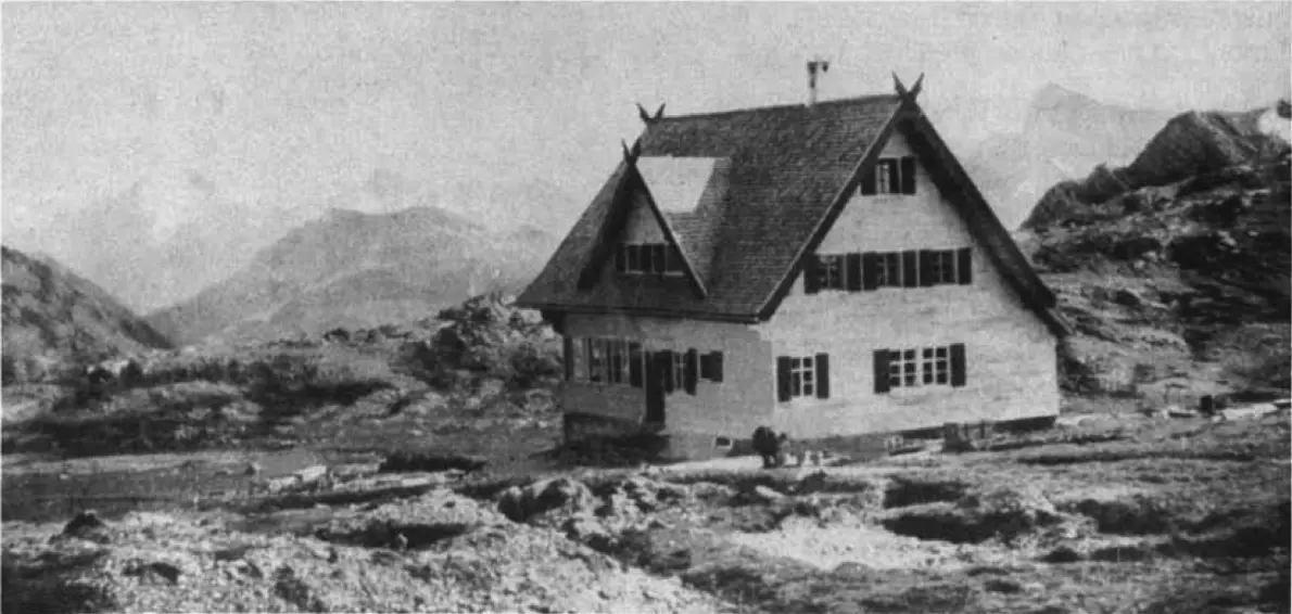 Historische schwarz-weiss Aufnahme der Göppinger Hütte | © DAV Sektion Hohenstaufen / Archiv
