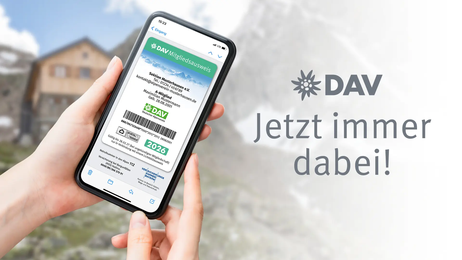 Ein Smartphone mit dem digitalen Mitgliedsausweis im Display | © DAV